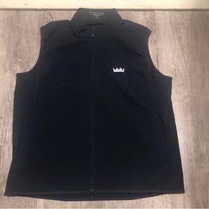 Holderness & Bourne Black Fleece Vest with Full Zip and Sleeveless Design